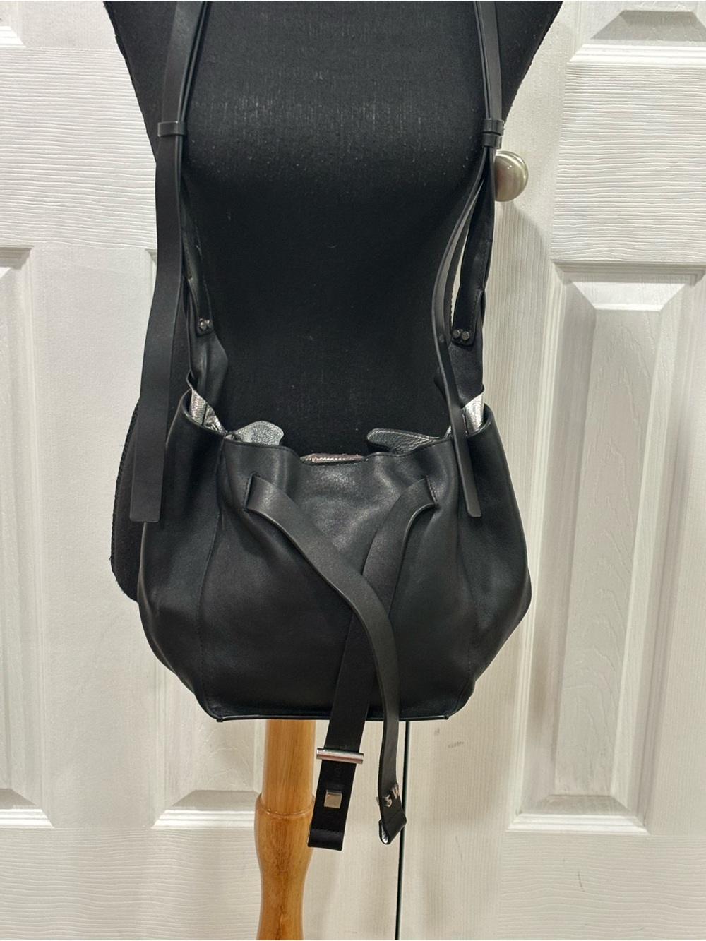 STUART WEITZMAN BLACK LEATHER SHOULDER BAG WITH POUCH - Picture 2 of 8